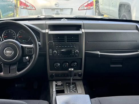 Used 2012 Jeep Liberty Sport AWD/4WD image 6