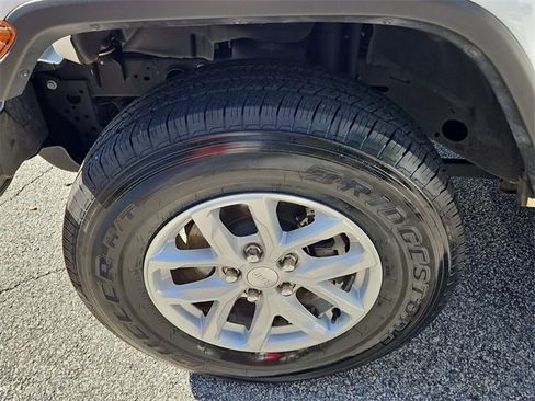 Used 2023 Jeep Gladiator Sport image 24