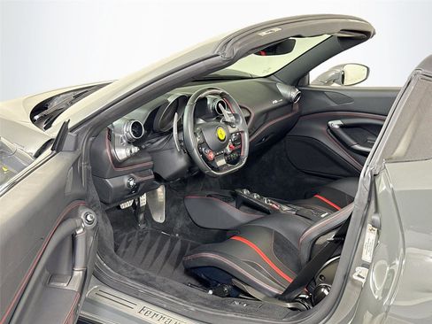 Used 2021 Ferrari F8 Tributo image 13
