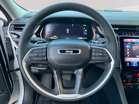 Used 2022 Jeep Grand Cherokee Limited 4xe image 10