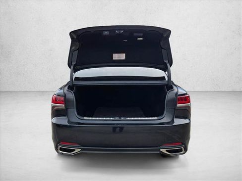 Used 2019 Lexus LS 500 w/ Accessory Package (Z2) RWD image 6