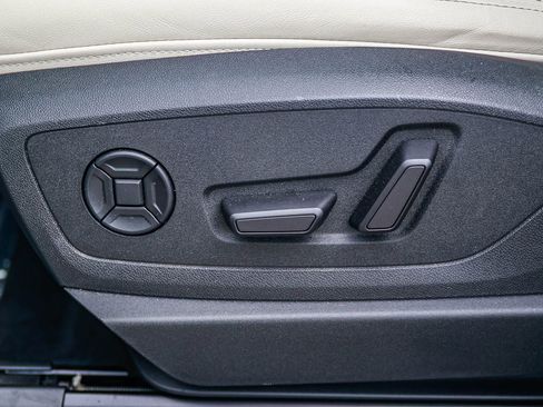 Used 2024 Audi Q8 e-tron Premium Plus image 23