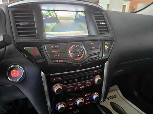 Used 2019 Nissan Pathfinder SV AWD/4WD image 24