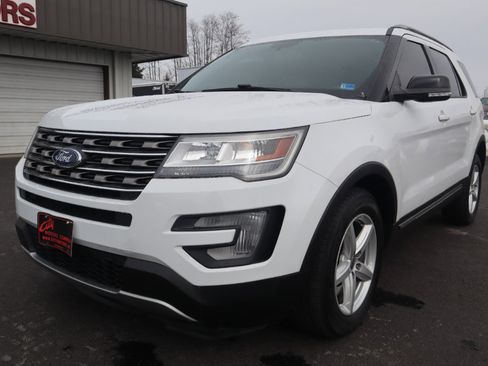 Used 2017 Ford Explorer XLT image 20