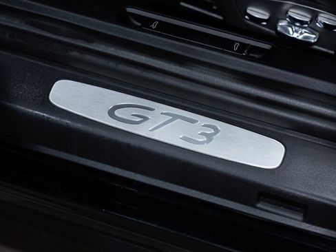 Used 2018 Porsche 911 GT3 RWD image 26