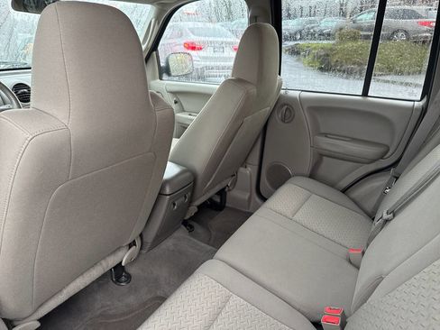 Used 2005 Jeep Liberty Renegade w/ Trailer Tow Group image 25