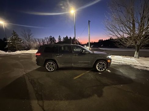 Used 2021 Jeep Grand Cherokee L Overland image 2