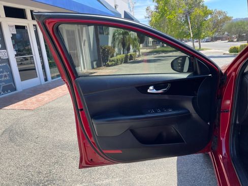 Used 2019 Kia Forte S w/ S Premium Package FWD image 17