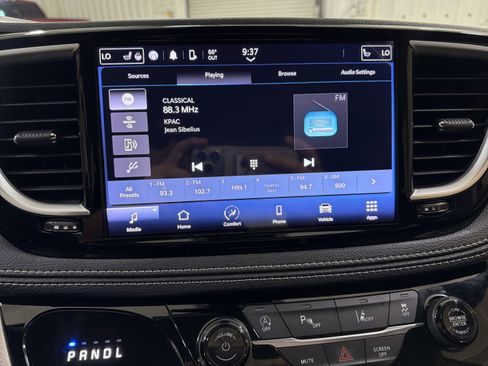 Used 2023 Chrysler Pacifica Touring-L w/ Road Tripper Package FWD image 17