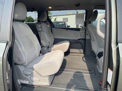 Used 2020 Toyota Sienna LE FWD image 21