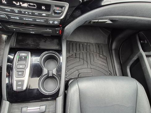 Used 2021 Honda Pilot Touring image 18