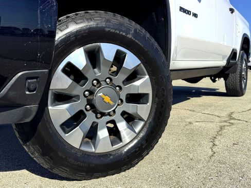 Used 2024 Chevrolet Silverado 2500 Custom w/ Custom Value Package image 2