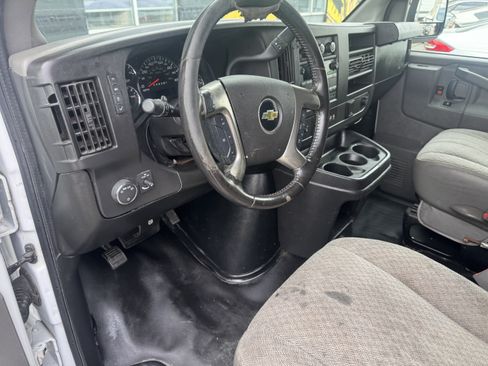 Used 2019 Chevrolet Express 2500 RWD 2500 135 w/ Enhanced Convenience Package image 12