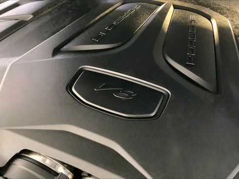 Used 2025 Porsche Cayenne GTS image 33