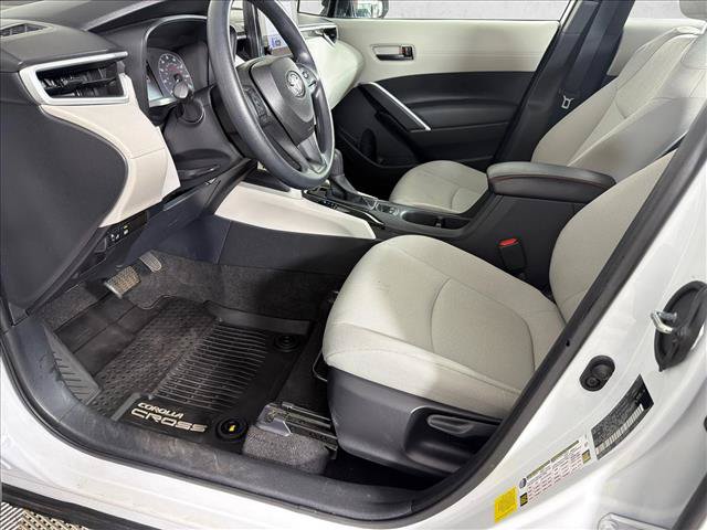Used 2025 Toyota Corolla Cross L FWD image 9