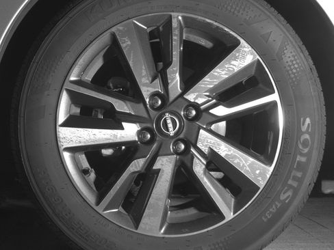 Used 2025 Nissan Versa SV image 12