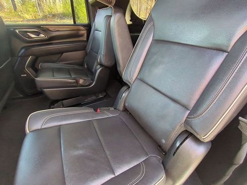 Used 2023 Chevrolet Suburban Premier image 28
