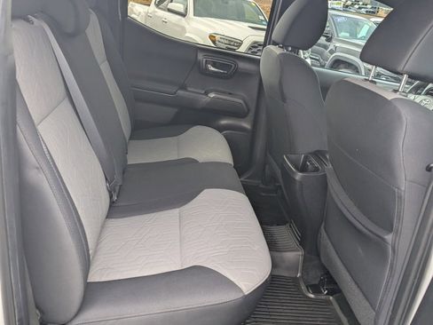 Used 2022 Toyota Tacoma TRD Off-Road image 17