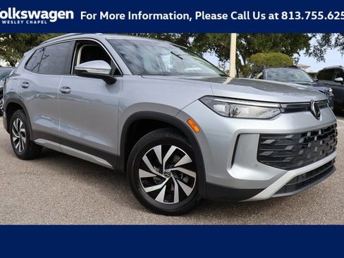 Certified 2025 Volkswagen Tiguan S image 1