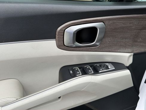 Used 2022 Kia Sorento EX w/ Panoramic Sunroof Package FWD image 13