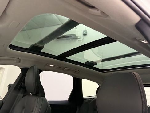 Certified 2023 Volvo XC60 B5 Ultimate w/ Climate Package image 14