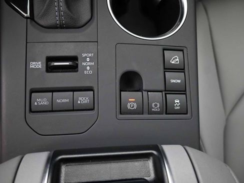 Used 2026 Toyota Highlander XLE AWD/4WD image 10