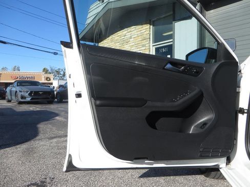 Used 2016 Volkswagen Jetta S image 10