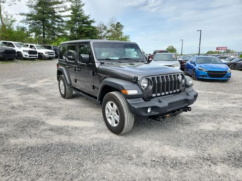 Used 2023 Jeep Wrangler Sport S image 7