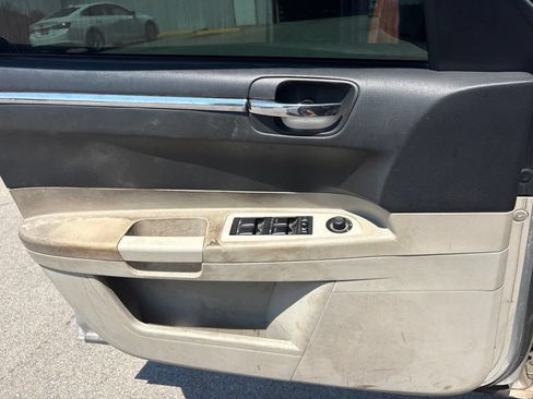 Used 2007 Chrysler 300 Touring L RWD image 9