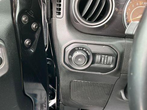 Used 2020 Jeep Wrangler Unlimited Sport image 12