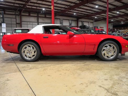 Used 1995 Chevrolet Corvette Base 2dr Convertible image 21