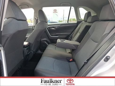 Used 2025 Toyota RAV4 XLE AWD/4WD image 10