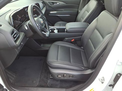Used 2025 Chevrolet Traverse LT AWD/4WD image 12