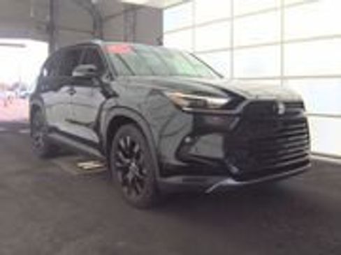 Used 2024 Toyota Grand Highlander FWD image 2