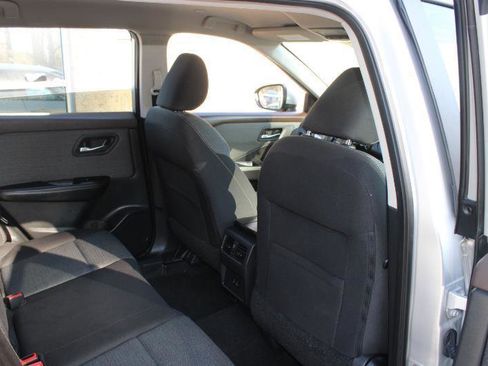 Used 2022 Nissan Rogue SV AWD/4WD image 16
