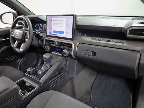 Used 2025 Toyota Tacoma TRD Off-Road image 28