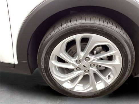 Used 2022 Chevrolet Bolt EUV LT w/ Driver Confidence Package image 12