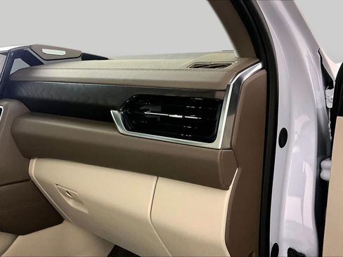 Used 2026 GMC Yukon XL Denali w/ Sun & Power Step Package AWD/4WD image 18