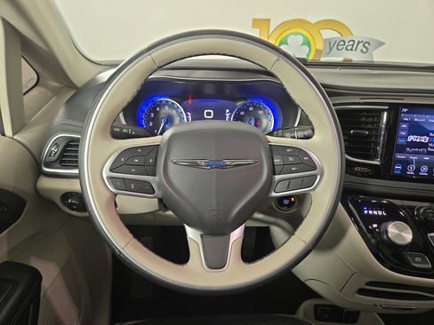 Used 2018 Chrysler Pacifica Limited image 15