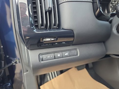 New 2026 Nissan Pathfinder SV image 18