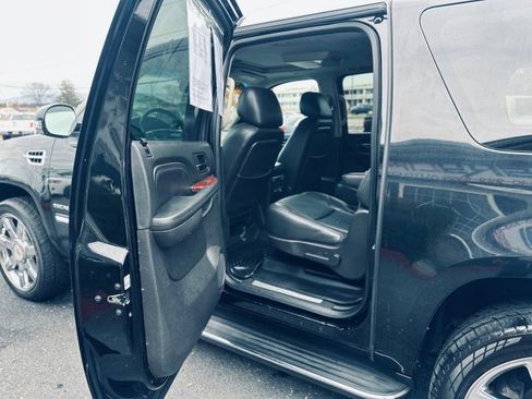 Used 2013 Cadillac Escalade ESV Luxury image 11