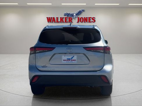 Used 2023 Toyota Highlander L image 4