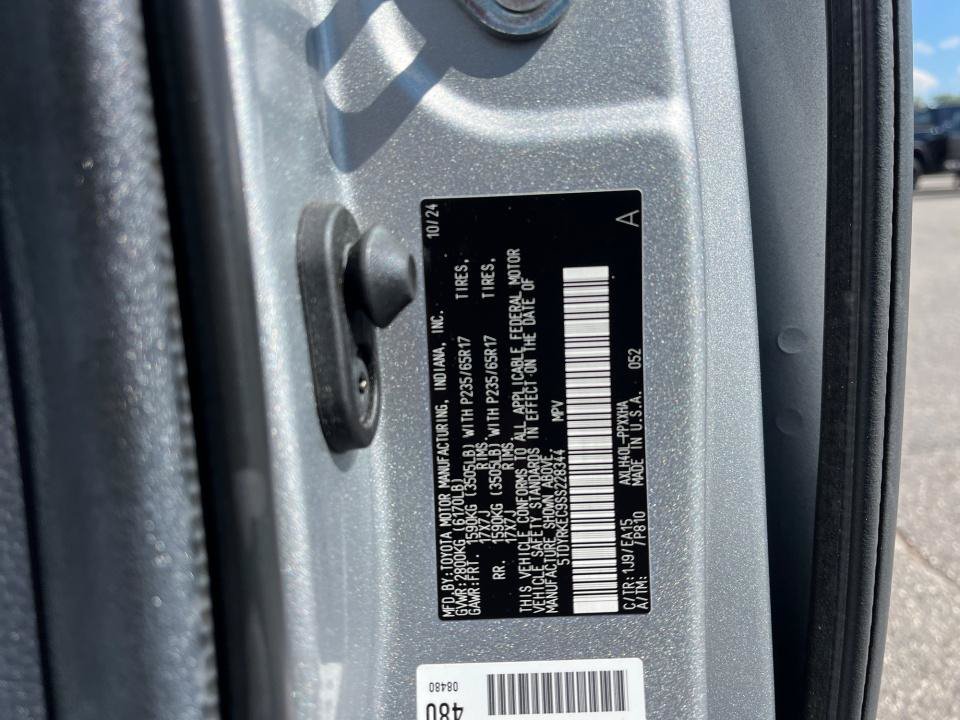 Used 2025 Toyota Sienna XLE FWD image 35