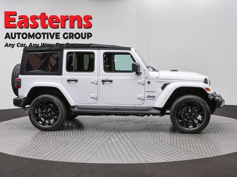 Used 2022 Jeep Wrangler Unlimited Sahara w/ Cold Weather Group AWD/4WD image 4