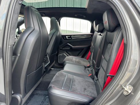 Used 2022 Porsche Cayenne GTS w/ Premium Package image 44