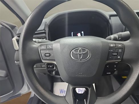 Used 2025 Toyota Camry LE image 23