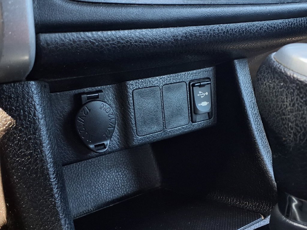 Used 2017 Toyota Corolla LE w/ Carpet Mat Package (TMS) FWD image 12