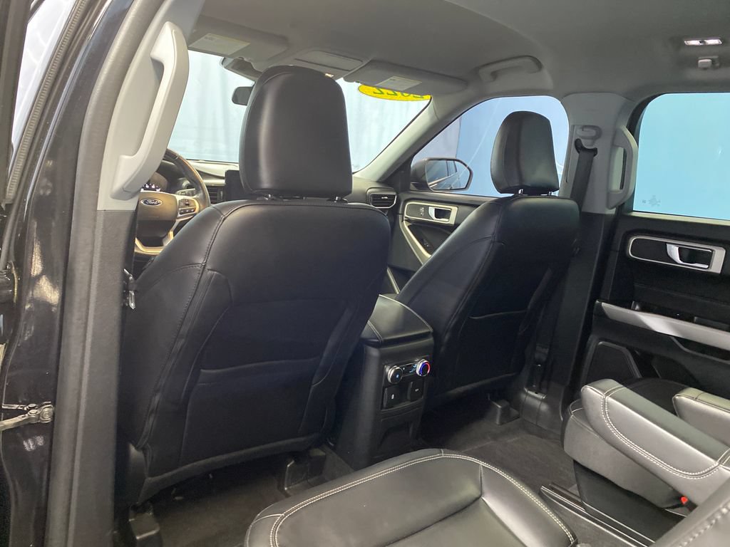 Used 2022 Ford Explorer XLT w/ Equipment Group 202A AWD/4WD image 28