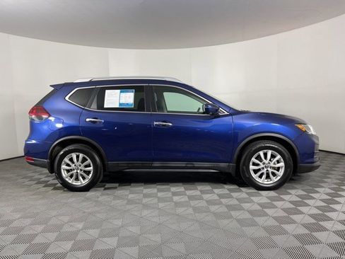 Used 2018 Nissan Rogue SV w/ Sun & Sound Touring Package image 8