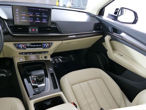 Used 2023 Audi Q5 2.0T Premium w/ Convenience Package image 8